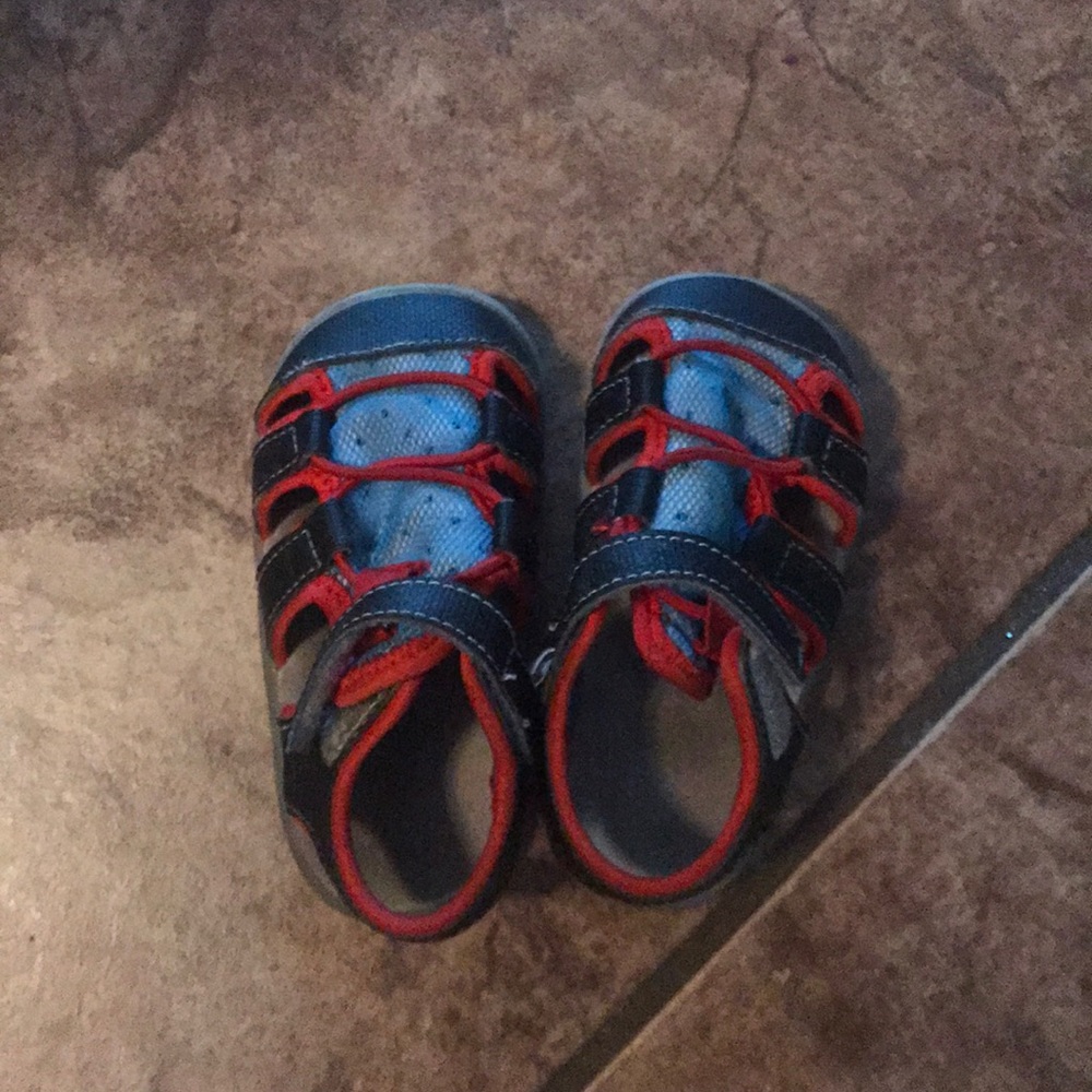 Size 5 toddler sandals!